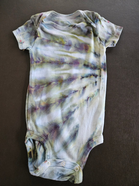 Kids onesie size 12M