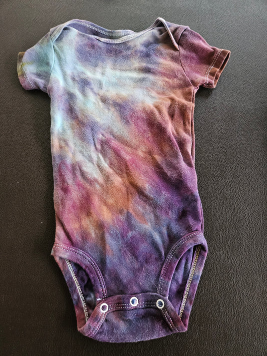 Kids onesie size 12M